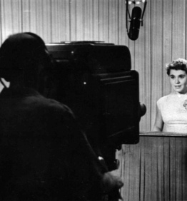 19 марта 1955 года в Харькове состоялся первый эфир харьковского областного телевидения из студии открытого в здании Госпрома нового телецентра